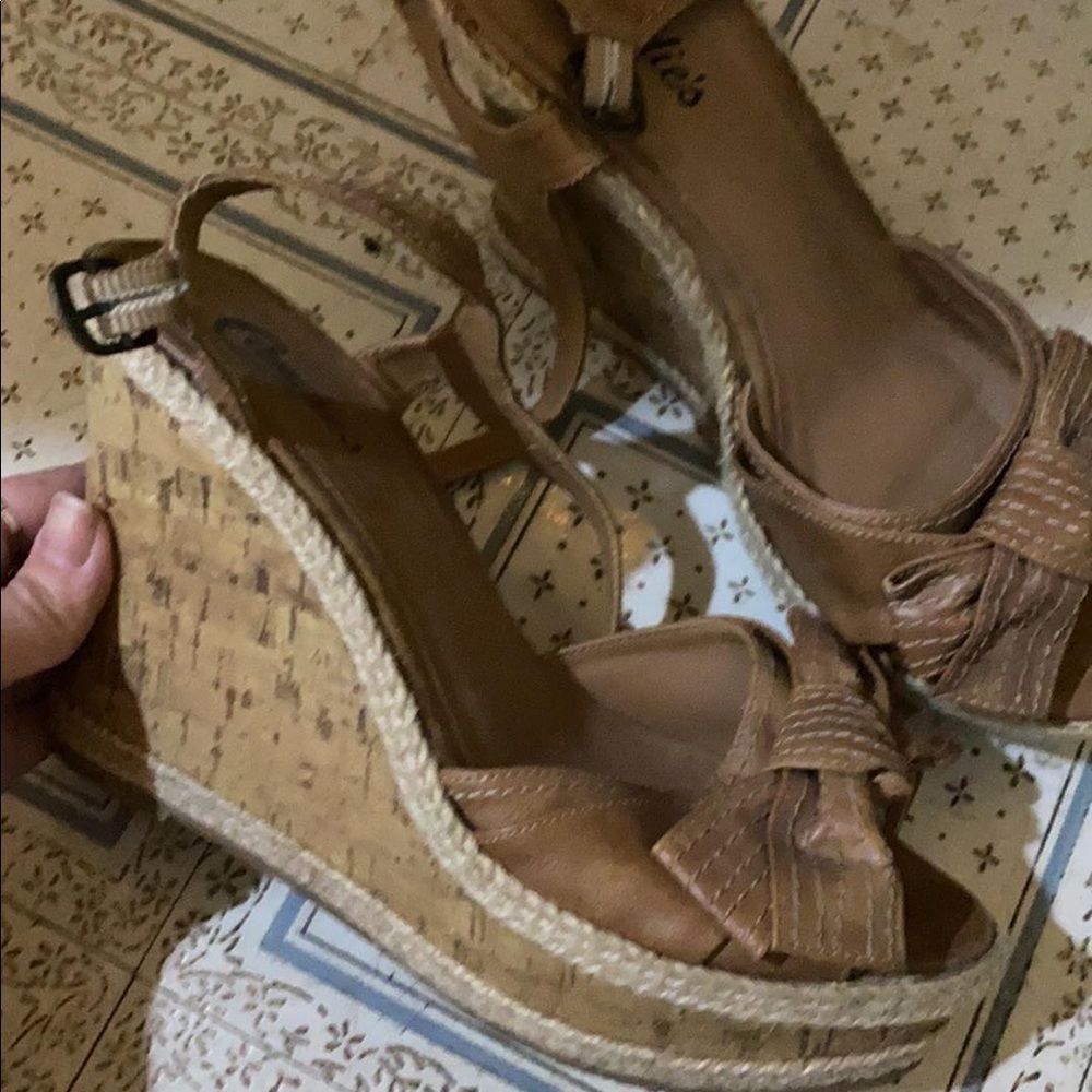 Cute brown leather bow heels!